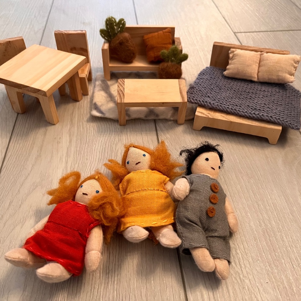 Olli Ella Holdie Folk dolls and furniture